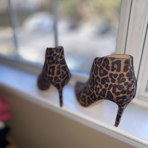 Jessica Simpson Leopard Pointed toe bootie - Picture 4 of 6